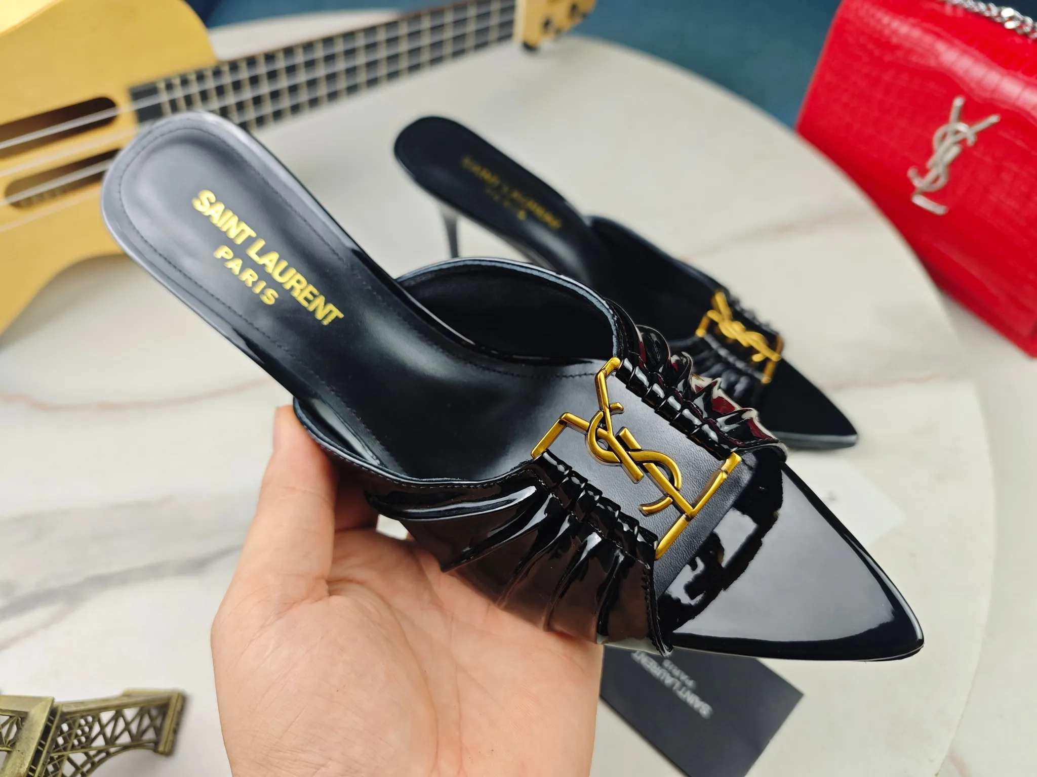 👟👟Ex-factory price 520👟👟 【Saint Laurent】Yves Saint Laurent, stiletto heel YSL sandals💃2024 early autumn counter synchronized with the latest styles, YSL, decoration👠 Classic and high-quality glamorous masterpieces, the hottest spring and summer series in the counter, with temperament, fashion, classic and attractive design style 😌The on-foot effect is particularly beautiful〰️, the material is imported from Italy, small black cow, imported black patent leather, lining, and foot pads; sheepskin, heel height, stiletto 9cm, size 35-41 (34.41.42 must be customized, non-returnable) outsole; imported genuine leather outsole, complete with counter packaging